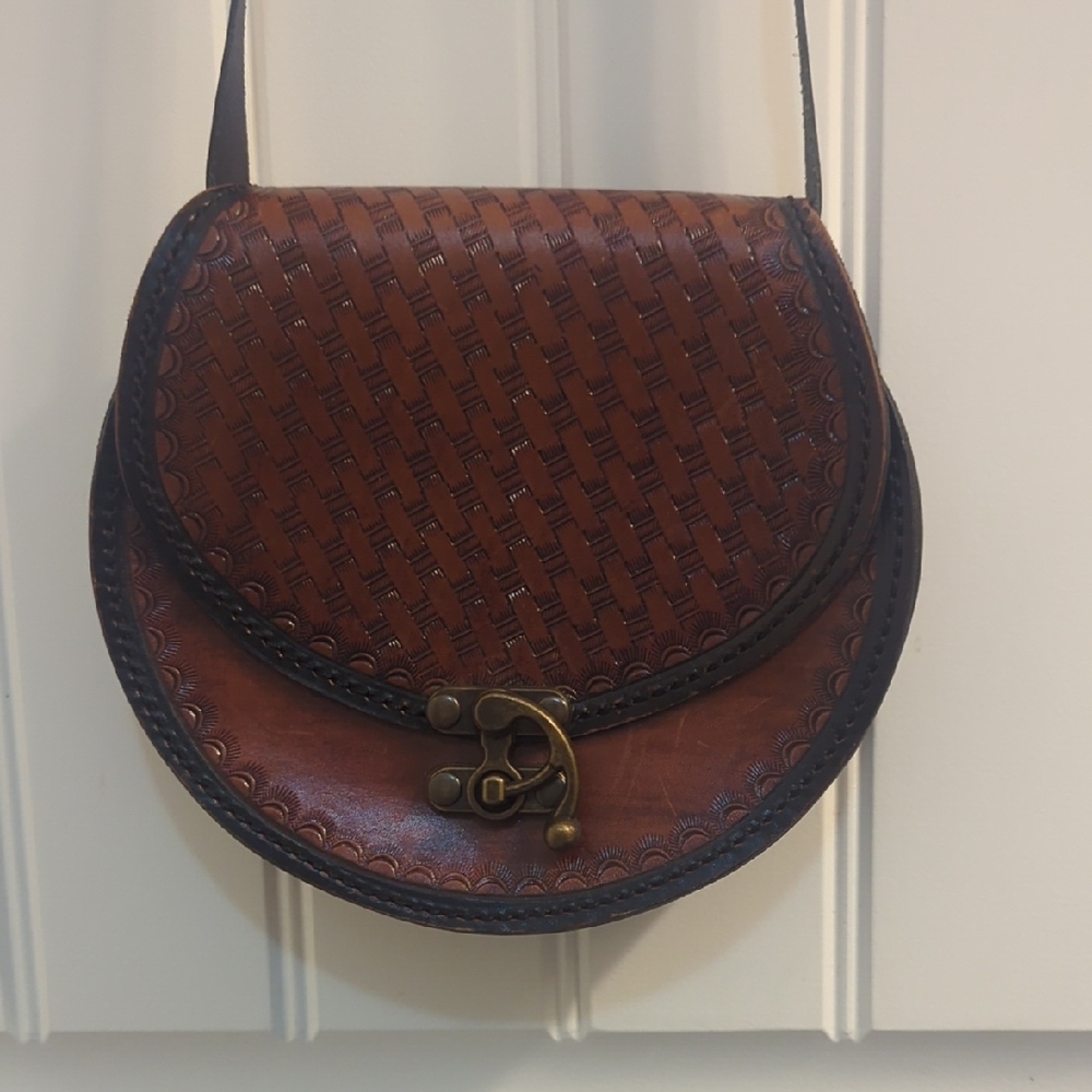 Elegant Brown Leather Crossbody Bag - Picture 1 of 8